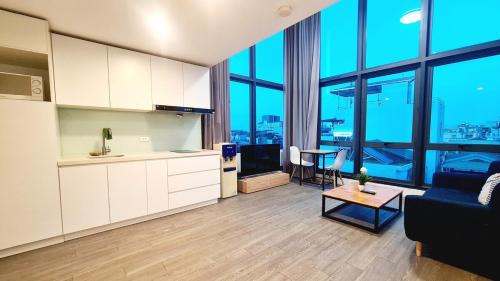 Thuy Khue Apartment | Beautiful duplex with lake view