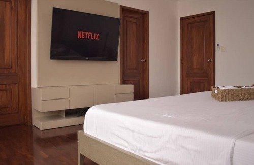 Urdesa Apartment | Beautiful, elegant and spacious 3BD apartment at Lomas de Urdesa