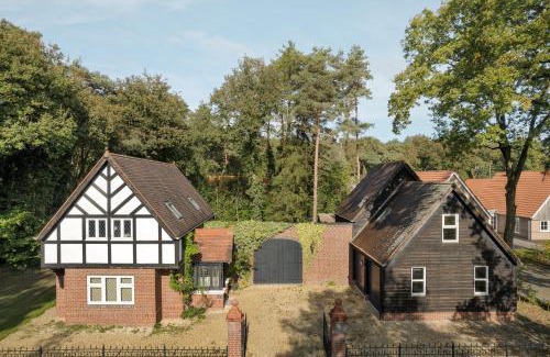 Bazuin Villa | Beautiful English Villa with hottub