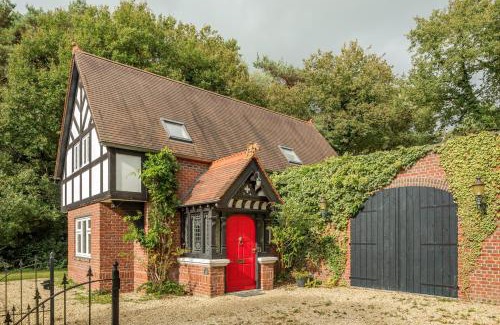 Bazuin Villa | Beautiful English Villa with hottub