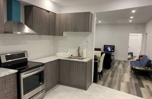 Cote-Des-Neiges—Notre-Dame-De-Grace Apartment | Beautiful Entire apartment with 2 bedrooms/2 balconies with parking