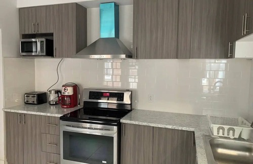 Cote-Des-Neiges—Notre-Dame-De-Grace Apartment | Beautiful Entire apartment with 2 bedrooms/2 balconies with parking