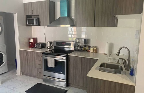 Cote-Des-Neiges—Notre-Dame-De-Grace Apartment | Beautiful Entire apartment with 2 bedrooms/2 balconies with parking
