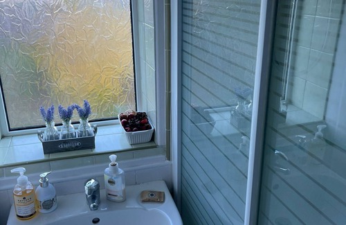 Kidderminster House | Beautiful entire Family home, sleeps 6/7 guests, child friendly location