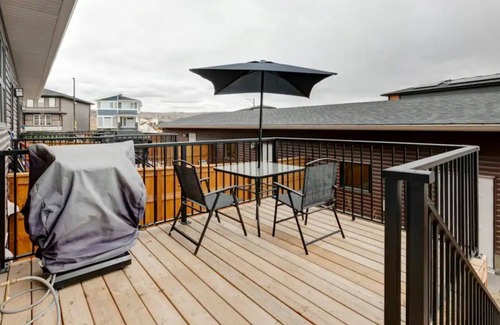 Cochrane House | Beautiful Executive Townhome