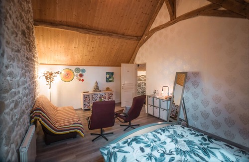 Parsac Bed & Breakfast | Beautiful family room. Ideally 2 km from the highway and yet wonderfully rural .