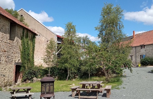 Parsac Bed & Breakfast | Beautiful family room. Ideally 2 km from the highway and yet wonderfully rural .