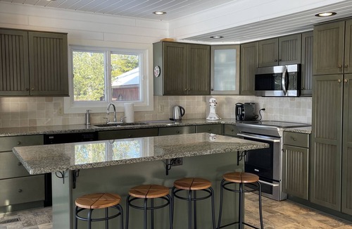 Muskoka Lakes Cottage | Beautiful family cottage on private lake in the heart of Muskoka