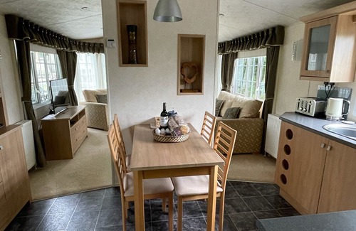 Llanddeiniolen House | Beautiful, family friendly mobile home located in the heart of Snowdonia