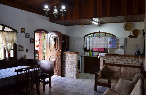 Portao House | Beautiful farm, mountain climate Gated community!