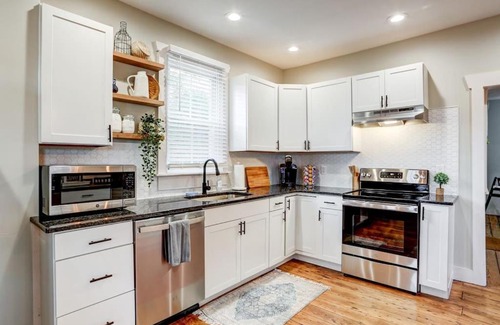 Elizabethtown House | Beautiful Farmhouse close to Lanc Hershey Etown