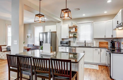 Elizabethtown House | Beautiful Farmhouse close to Lanc Hershey Etown
