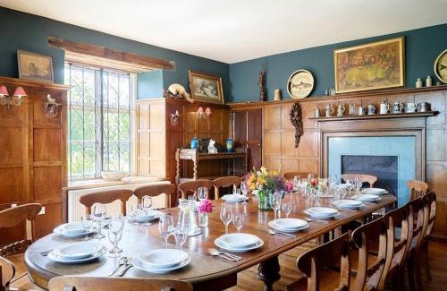 Grosmont House | Beautiful farmhouse near Abergavenny - Sleeps 6-26