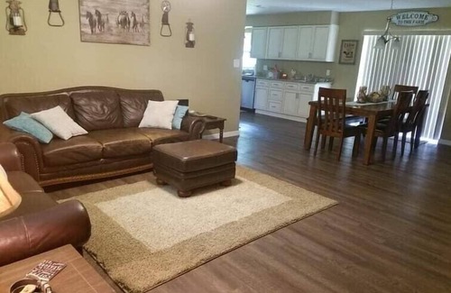 Alachua House | Beautiful farmhouse on acreage! Interact with the horses, enjoy the country!