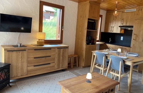 Champagny-en-Vanoise Apartment | Beautiful apartment with magnificent views, 200 m from the ski lifts!