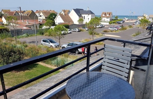 Courseulles-sur-Mer Apartment | Beautiful apartment F2- 50 meters from the beach with balcony -Juno beach