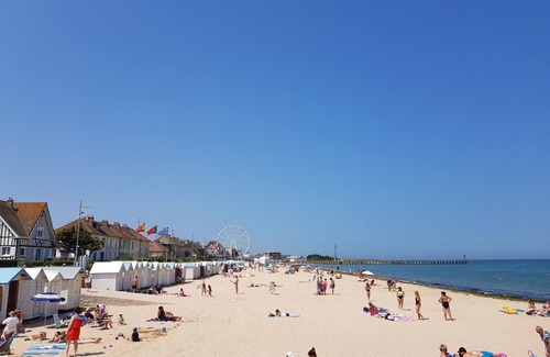 Courseulles-sur-Mer Apartment | Beautiful apartment F2- 50 meters from the beach with balcony -Juno beach