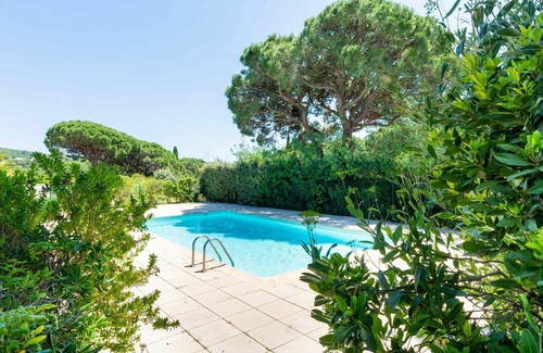 Plage de la Garonnette Apartment | Beautiful apartment for 6 people with pool, WIFI, terrace and parking