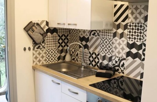 Mandelieu-La-Napoule Apartment | Beautiful 4-person apartment in Mandelieu La Napoule on the top floor with swimming pool