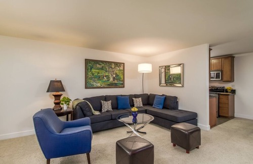 Westwood Condo | Beautiful Furnished Westwood Condo near UCLA 1BD/1BA with Parking