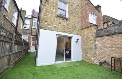 Sands End Apartment | Beautiful Garden Flat near Chelsea