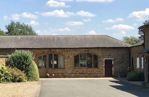Towcester House | Beautiful 2 Bedroom Barn in Towcester Northants