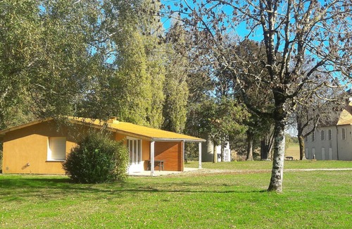 Sauze-Vaussais Cottage | Beautiful gîte with terrace in Sauzé-Vaussais