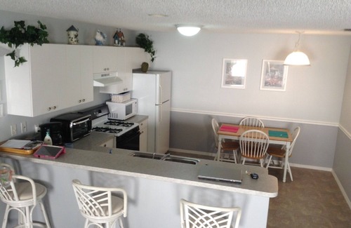 Chatham House | Beautiful Golf Resort 2BR/2Bath Patio Villa in the Heart of The Villages!