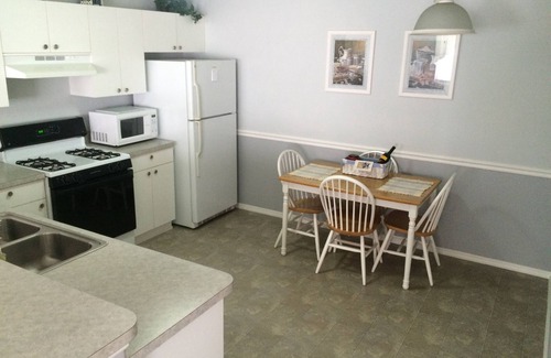 Chatham House | Beautiful Golf Resort 2BR/2Bath Patio Villa in the Heart of The Villages!