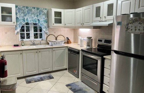 Hastings Condo | Beautiful Ground Floor Modern Condo, Just Steps to the Pool and Ocean