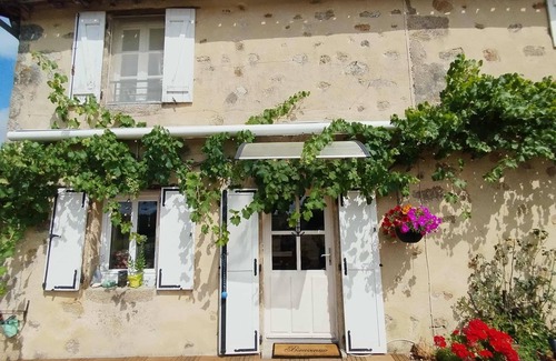 Viennay Bed & Breakfast | Beautiful guest room in an old farmhouse with character. Nature and countryside