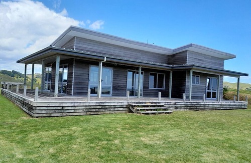 Otorohanga District House | Beautiful harbour and rural views, quiet and private. Handy to harbour