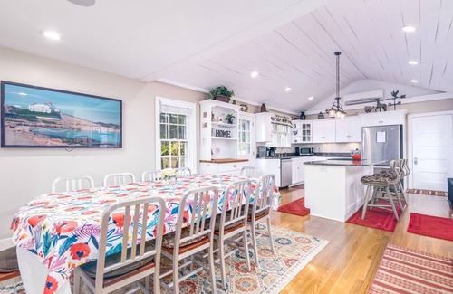 Haversham House | Beautiful Haversham Compound-Farmhouse, Cottage and Game Room!