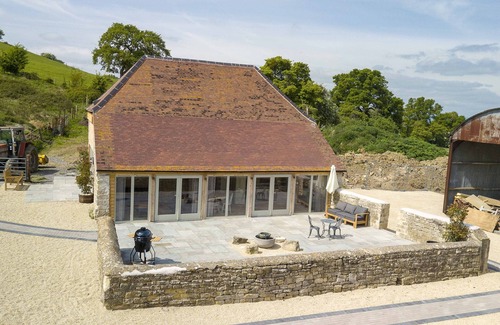 Gloucester House | Beautiful Hay Barn Conversion With Large Patio