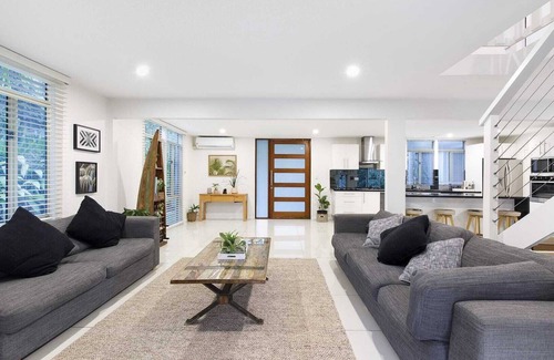 Doonan House | Beautiful Hinterland House-15 mins drive from Noosa beaches! !