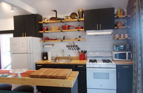 Ocracoke Apartment | Beautiful, Historic and Private Retreat for Couples-limit 2 people