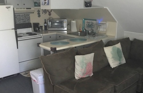 Bristol Apartment | Beautiful Historic Town, Home of the oldest 4th of July Parade in United State.