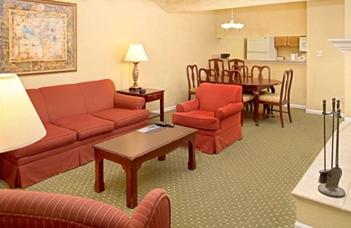 Berkeley Resort | Beautiful Historic Powhatan Resort in central location