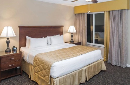 Berkeley Resort | Beautiful Historic Powhatan Resort in central location