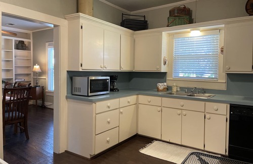 Coldspring House | Beautiful Historical Cottage on the Courthouse Square!