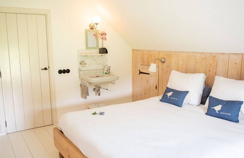 Lage Mierde House | Beautiful Holiday Home In Lage Mierde near Forest