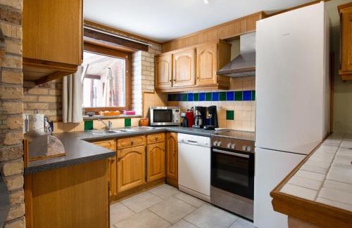 Couvin House | Beautiful Holiday Home in Cul-des-Sarts with Garden
