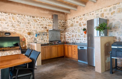 Son Macia House | Beautiful Holiday Home “Son Llodra” with Mountain View, Pool, Terrace & WiFi