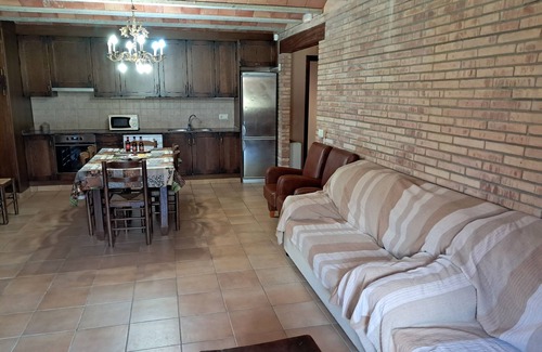 Porqueres Villa | Beautiful Holiday Villa with Pool near Banyoles & Girona. 9 Bedrooms.