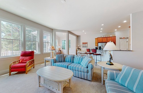 The Glade House | Beautiful home close to beach with pool, tennis, washer/dryer, WiFi, AC