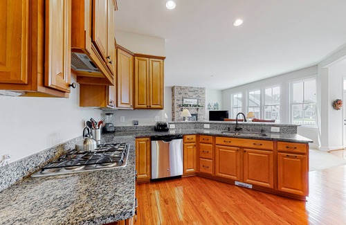 The Glade House | Beautiful home close to beach with pool, tennis, washer/dryer, WiFi, AC