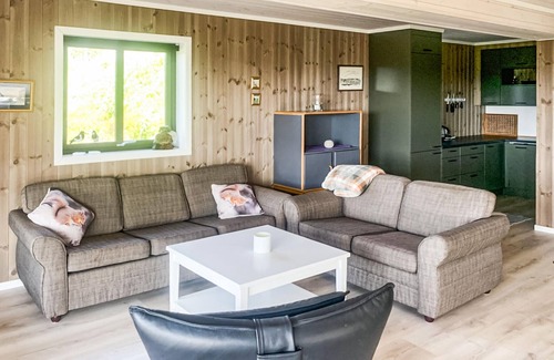 Nissedal House | Beautiful home in åmli with house a mountain view