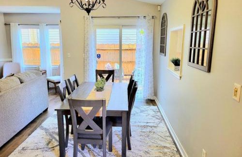 Greenbrier East House | Beautiful home in Chesapeake