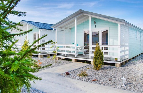 Darlowo House | Beautiful home in Darlowo with kitchen