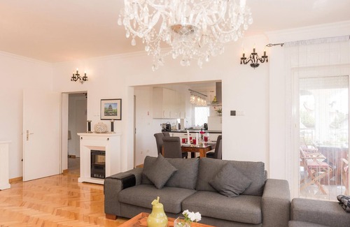 Dugo Selo House | Beautiful home in Dugo Selo with WiFi